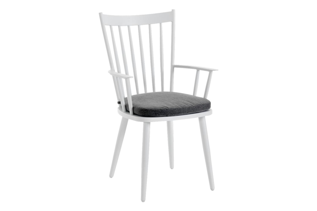 Der Gartenstuhl Alvena überzeugt mit seinem modernen Design. Gefertigt wurde er aus Metall, welches einen weißen Farbton besitzt. Der Stuhl wird mit einem Kissen geliefert. Die Sitzhöhe des Sessels beträgt 44 cm.