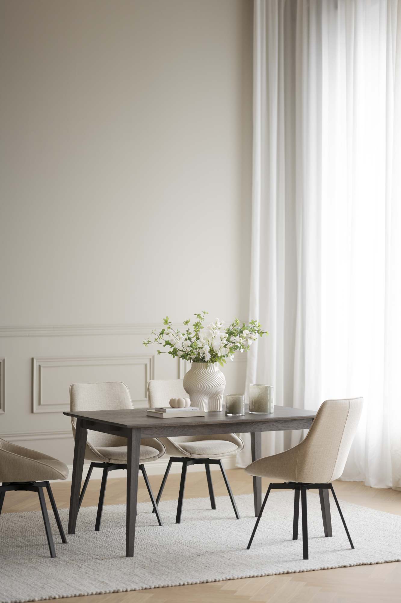 Machen Sie Ihr Zuhause komplett mit Esstisch Filippa Rechteckig 140x90cm, Eiche Braun.