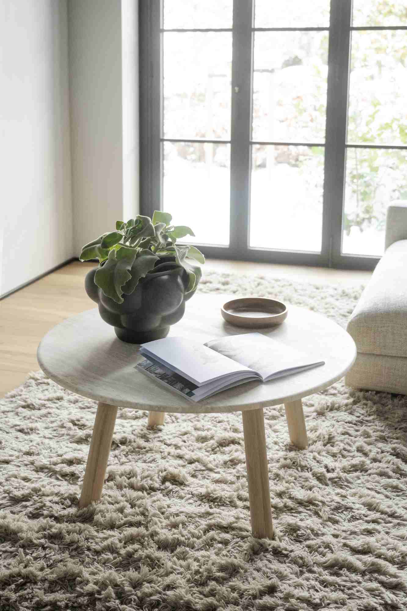 Komfortabel & schön – Couchtisch Taransay, 90x90x45cm, Beige / Weiß pigmentiert.