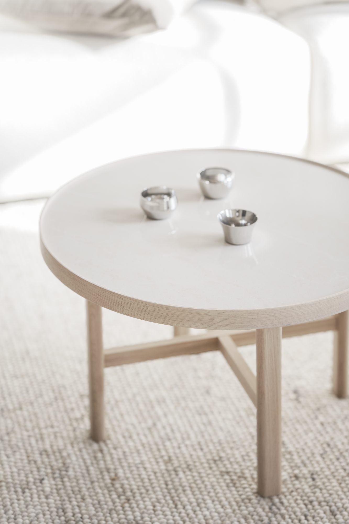 Komfortabel & schön – Couchtisch Marsden Rund 60cm, Weiß.
