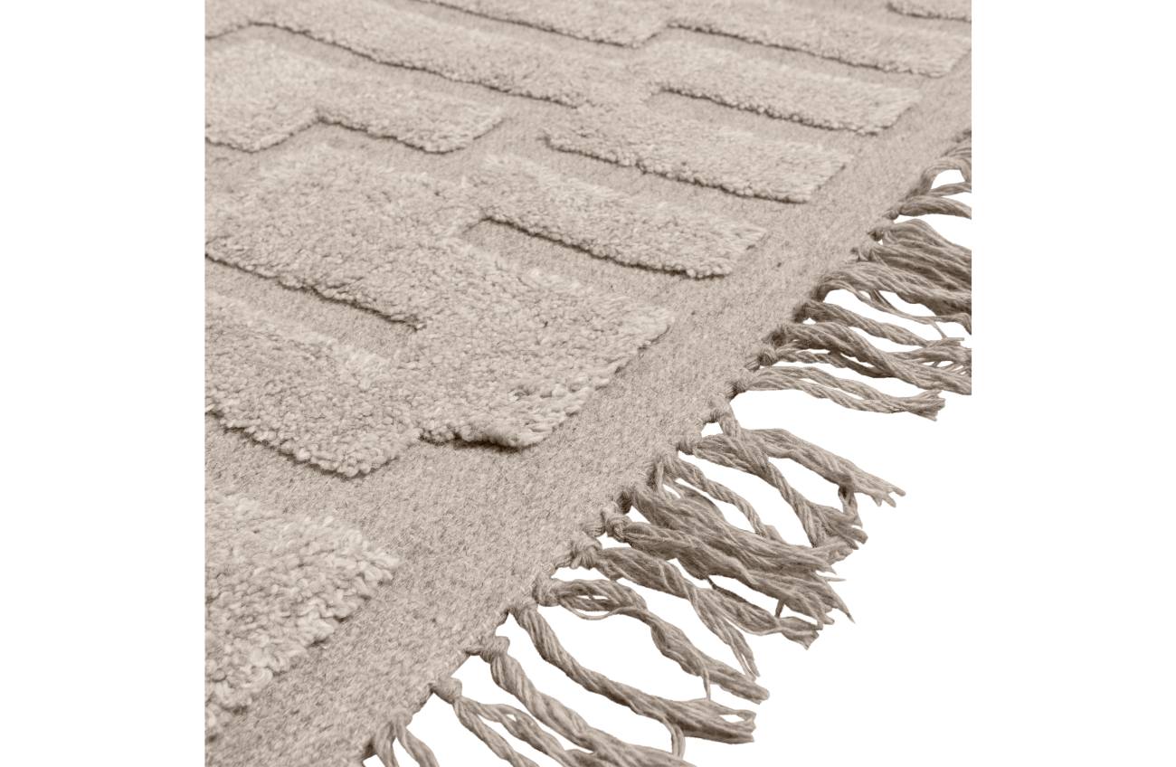 Der Teppich Meer überzeugt mit seinem modernen Stil. Gefertigt wurde er aus einem Kombinationsgewebe aus Wolle und Baumwolle, welches einen Beigen Farbton besitzt. Der Teppich besitzt eine Größe von 170x240 cm.