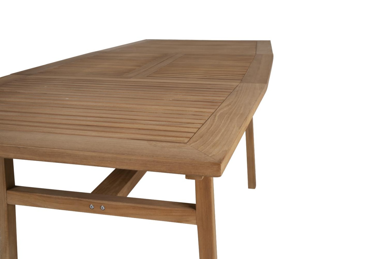 Der Gartenesstisch Volos überzeugt mit seinem modernen Design. Gefertigt wurde die Tischplatte aus Teakholz, welche einen natürlichen Farbton besitzt. Das Gestell ist auch aus Teakholz und hat eine natürliche Farbe. Der Tisch besitzt eine Länge von 132 cm